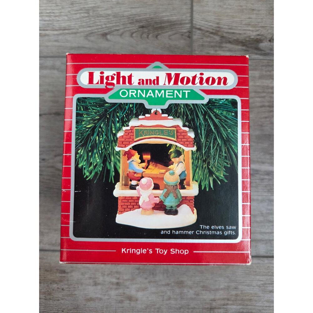 1987 Hallmark Kringle's Toy Shop Light & Motion Ornament In Box - WORKS!